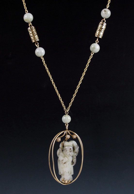 14K GOLD AND CARVED JADE NECKLACE: