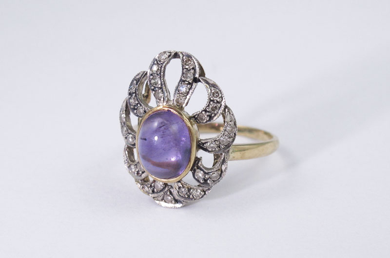 18K DIAMOND & AMETHYST RING: 18K