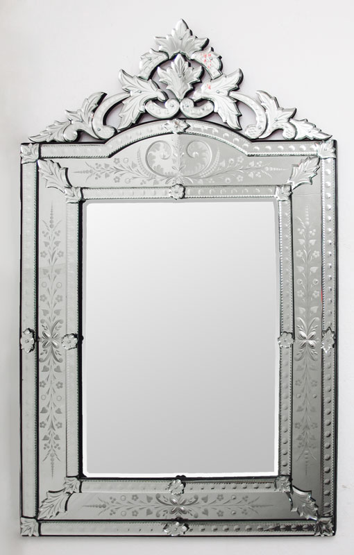 VENETIAN STYLE WALL MIRROR: Ornate