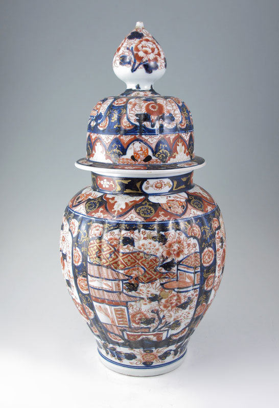 19th C JAPANESE IMARI COVERED URN  148b86