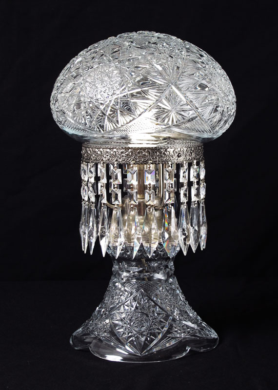 CUT GLASS TABLE LAMP With cut 148bb1