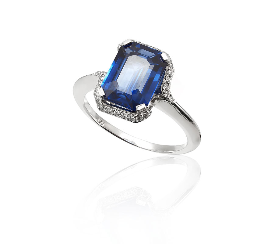 18K EMERALD CUT BLUE SAPPHIRE RING  148bb3