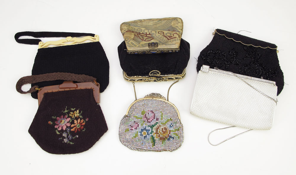 GROUP OF 7 VINTAGE PURSES: To include