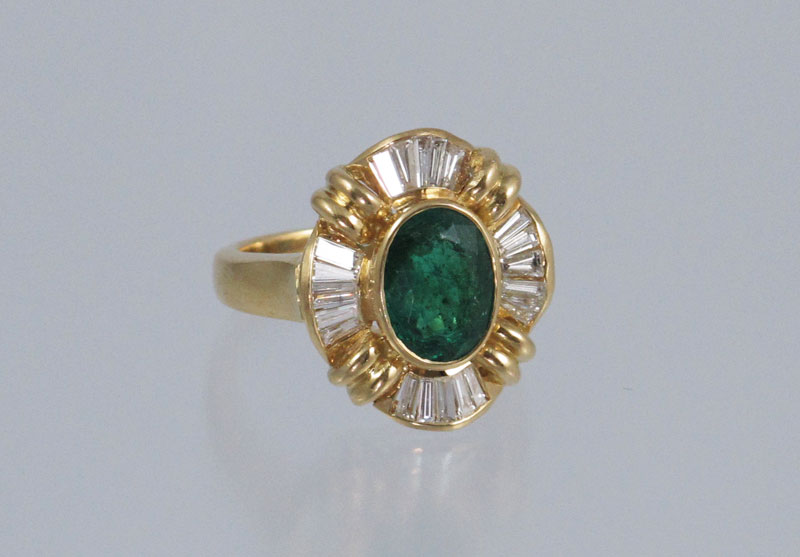 18K GOLD EMERALD AND DIAMOND RING: