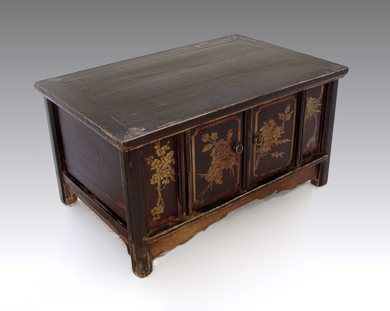 19TH CENTURY CHINESE SHORT CHEST 148d5a