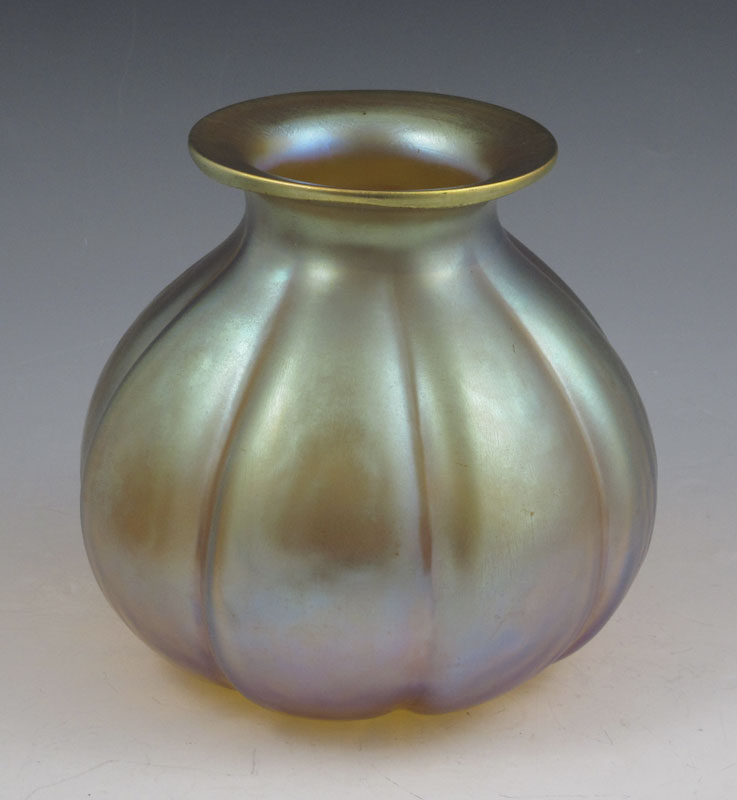 IRIDESCENT ART GLASS VASE attrib  148df4