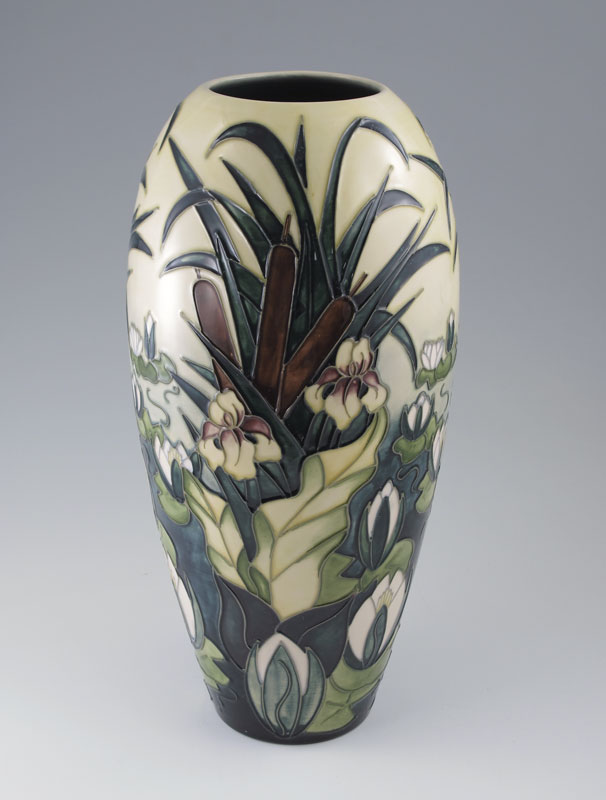 MOORCROFT LAMIA ART POTTERY VASE  148e54