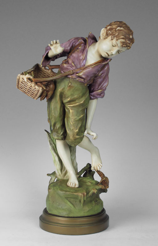 AMPHORA TYPE PORCELAIN FIGURE OF A YOUNG