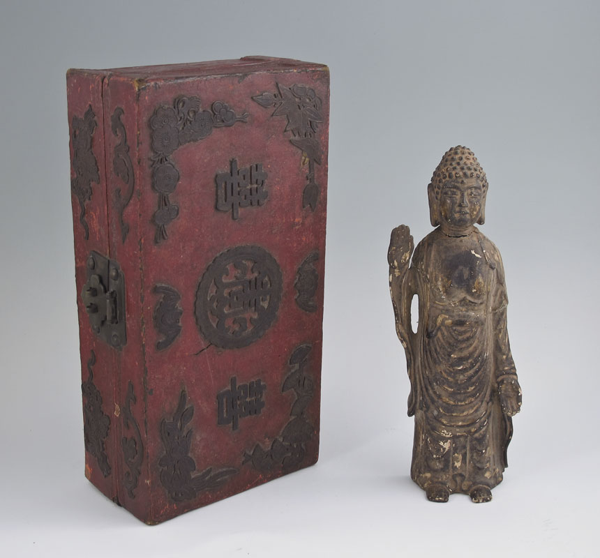 CARVED BUDDHA FIGURE IN ALTAR BOX  148f77