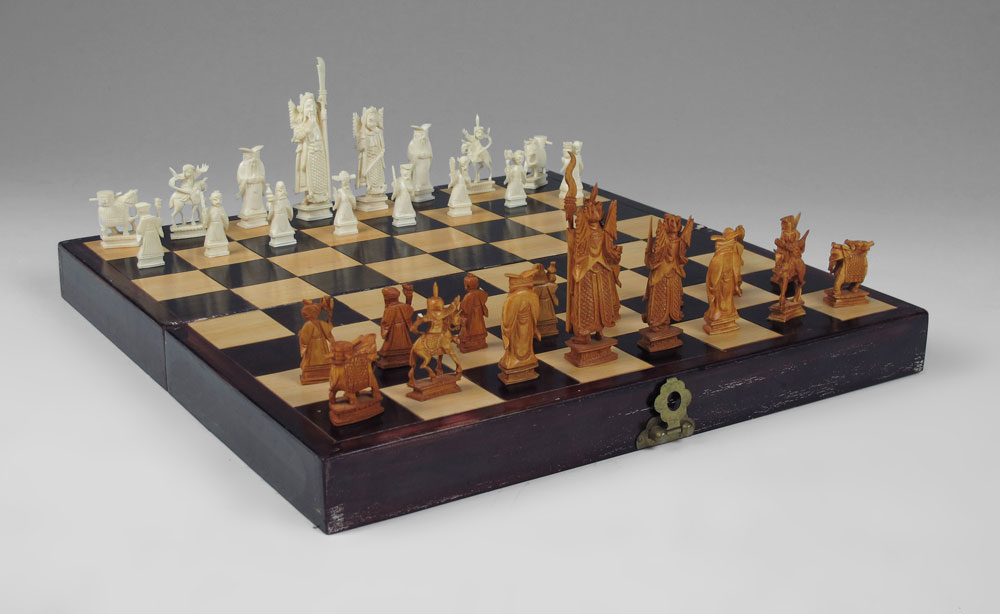 CARVED IVORY CHESS SET IN GAME BOX: