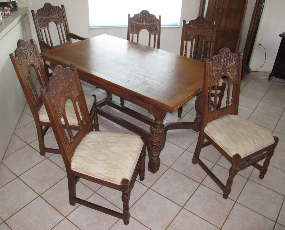 DRAW LEAF CARVED OAK DINING TABLE AND