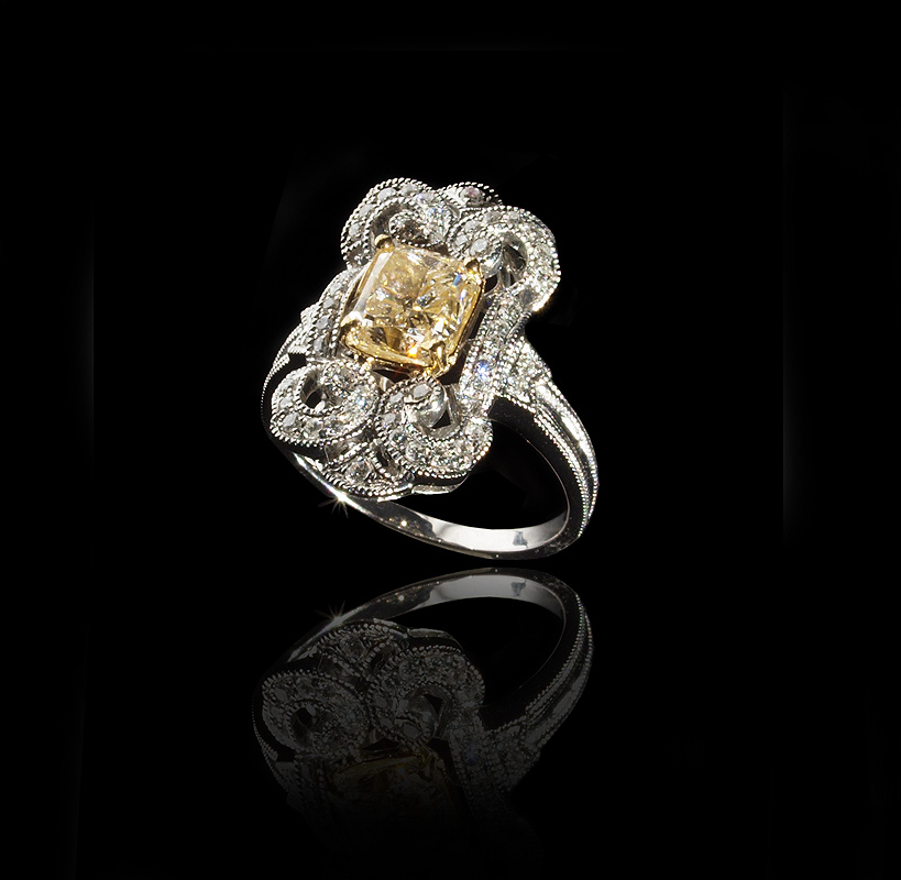 2.02 CT YELLOW DIAMOND RING: 18K