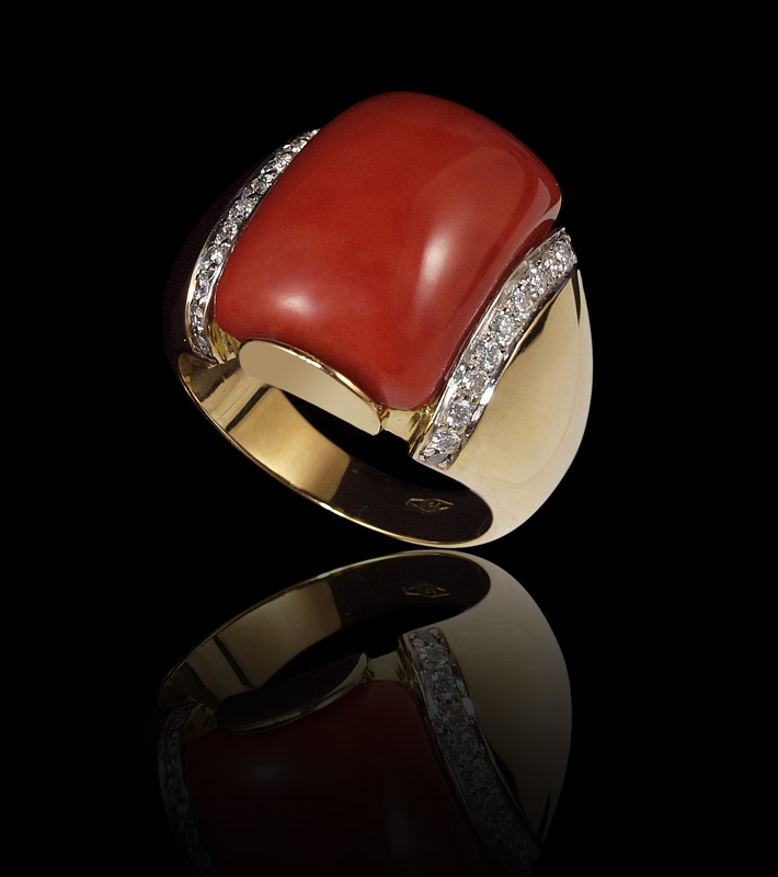 18K CORAL AND DIAMOND RING 18K 1490d0