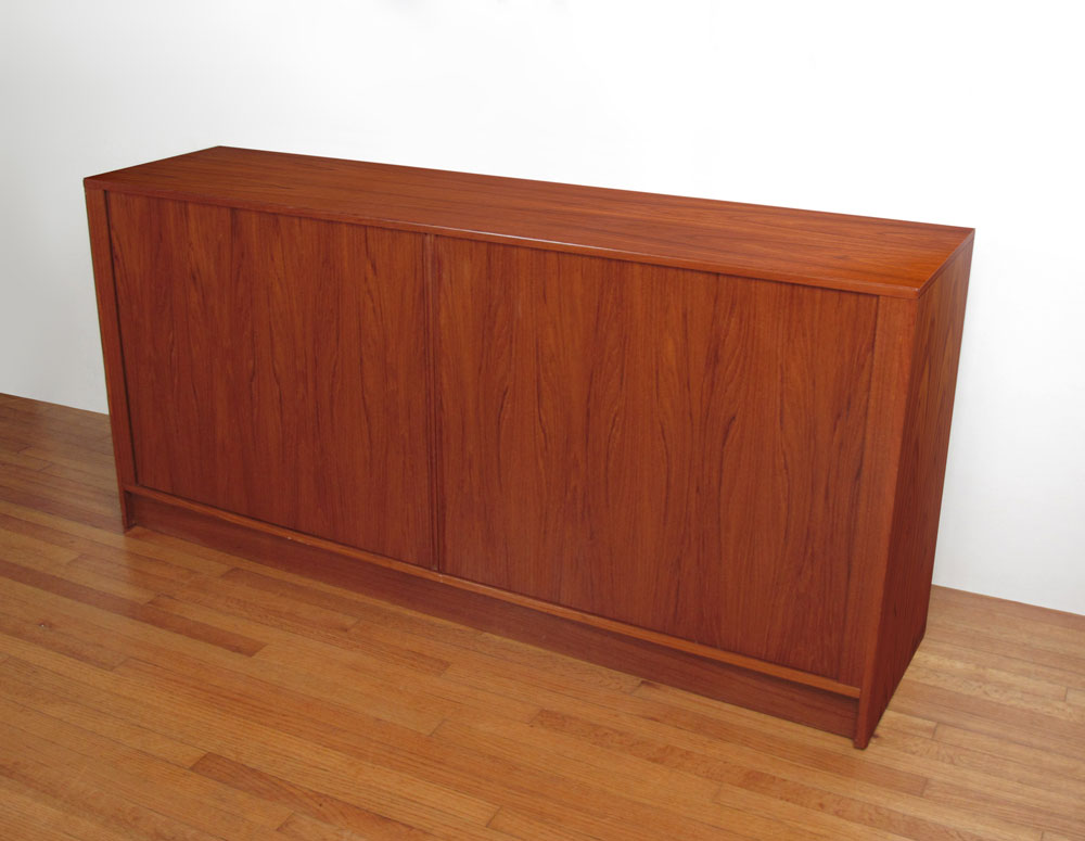 MID CENTURY MODERN TEAK CREDENZA: