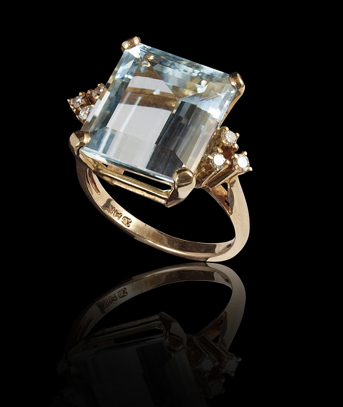 9 23 Ct AQUAMARINE AND DIAMOND 14915b