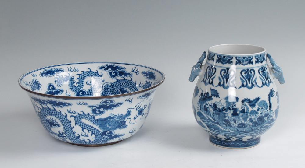 CHINESE BLUE AND WHITE DECORATED