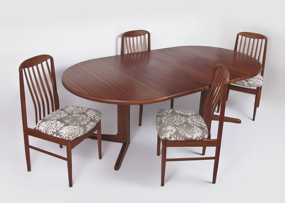 DANISH MODERN TEAK DINING TABLE 1492b3