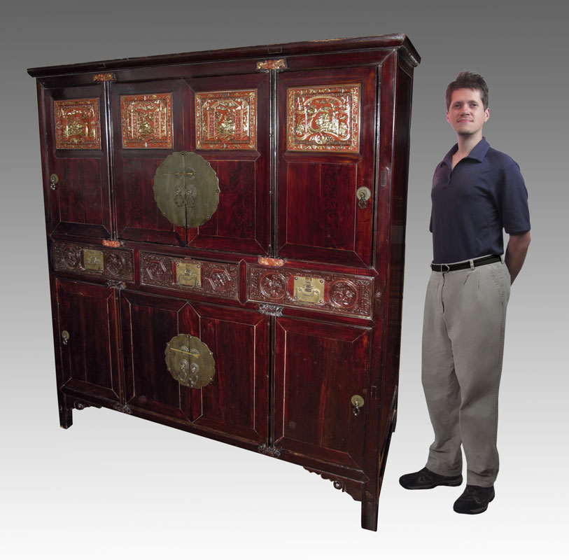 CHINESE EIGHT DOOR CABINET: The upper