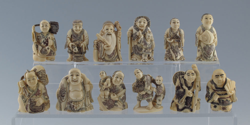 12 CARVED IVORY NETSUKE IN PRESENTATION 149328