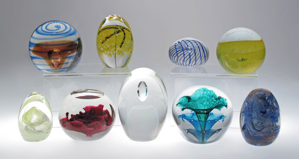 9 ART GLASS PAPERWEIGHTS To include 14933f