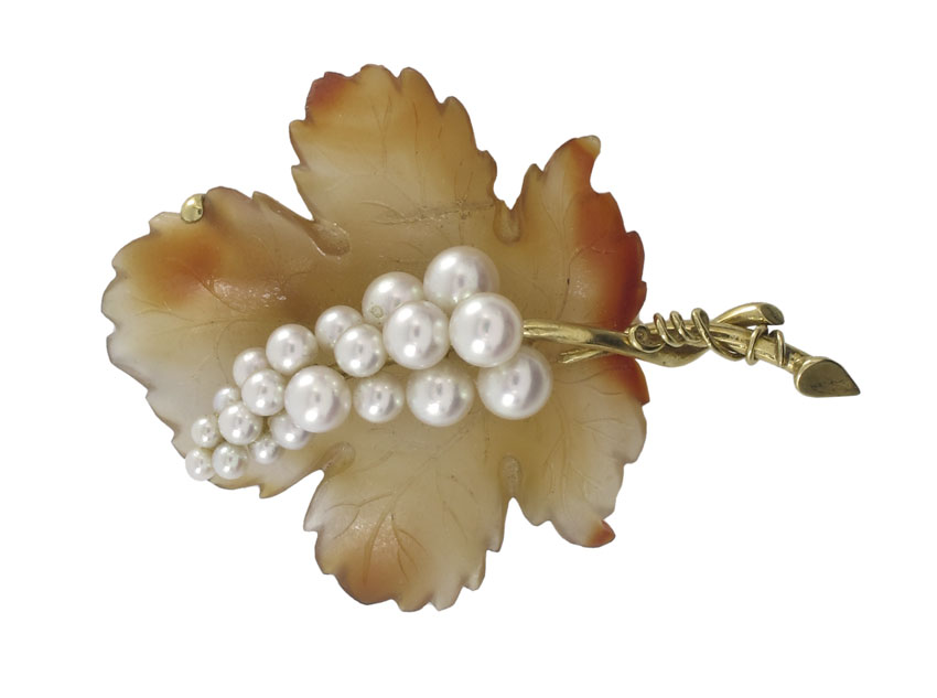 18K LEAF PIN WITH PEARLS: 18K yellow