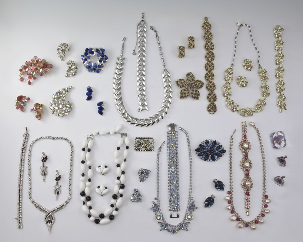 SIGNED VINTAGE COSTUME JEWELRY: