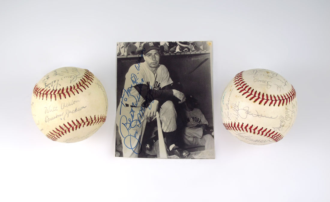 METS TEAM SIGNED BASEBALL & JOE DIMAGGIO