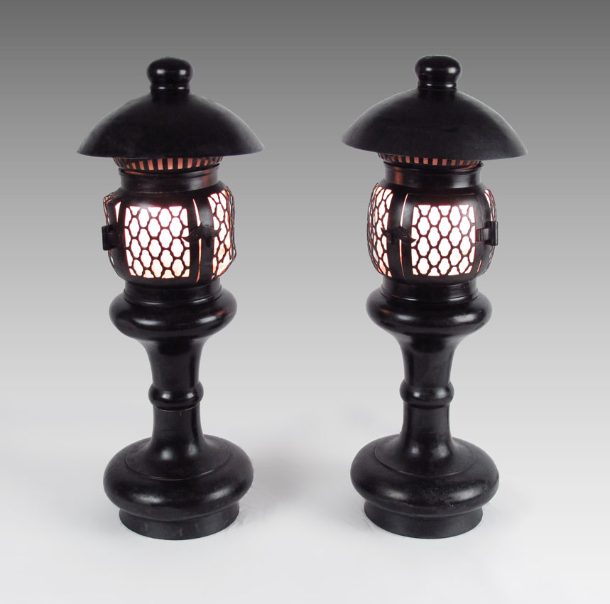 PAIR JAPANESE BRONZE LAMPS Jappaned 14943c