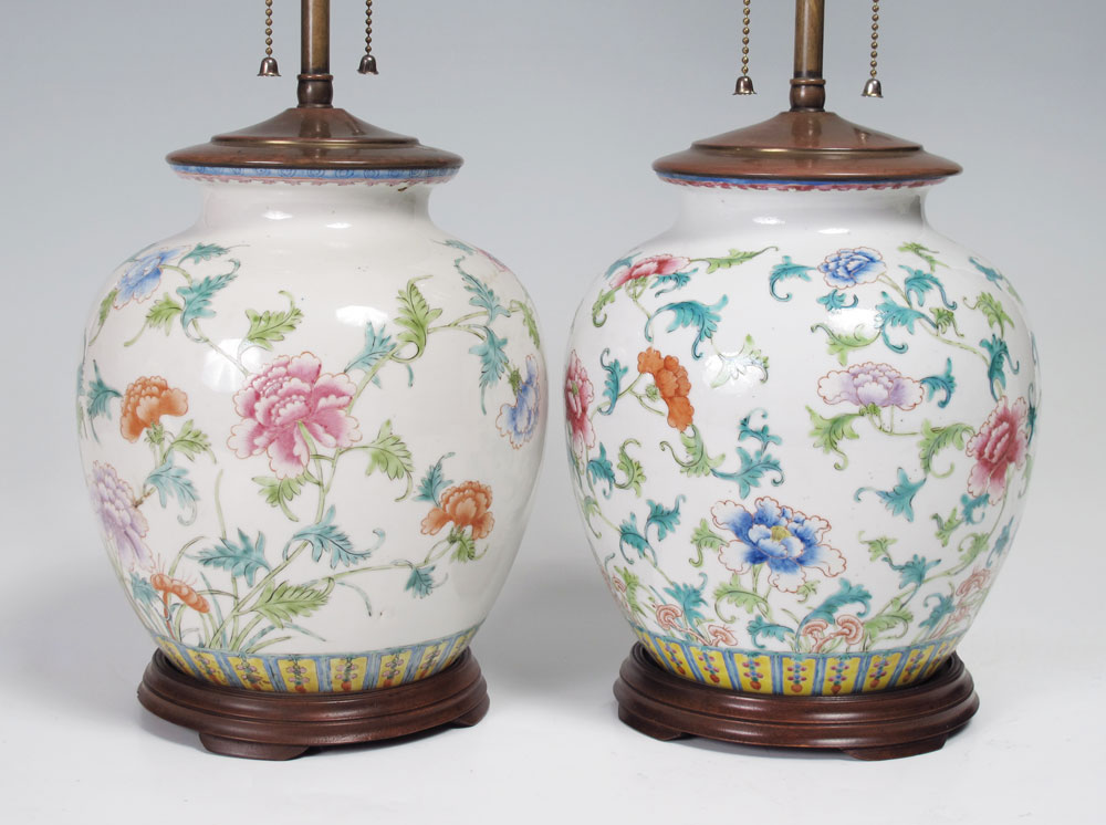 PAIR CHINESE POLYCHROME CERAMIC 1494a8