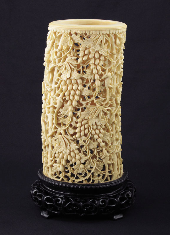 LARGE CARVED AND PIERCED IVORY 1494b5