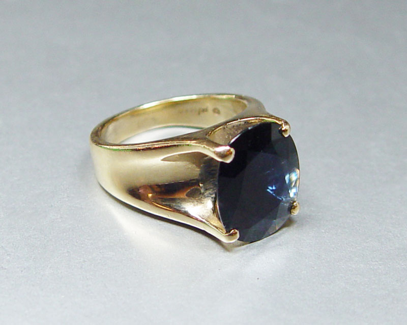 4.5 CT SAPPHIRE SOLITAIRE RING: