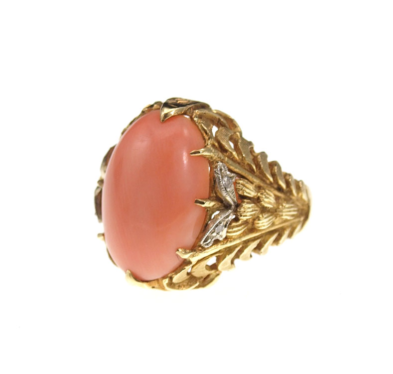 18K CORAL AND DIAMOND RING An 1496d9