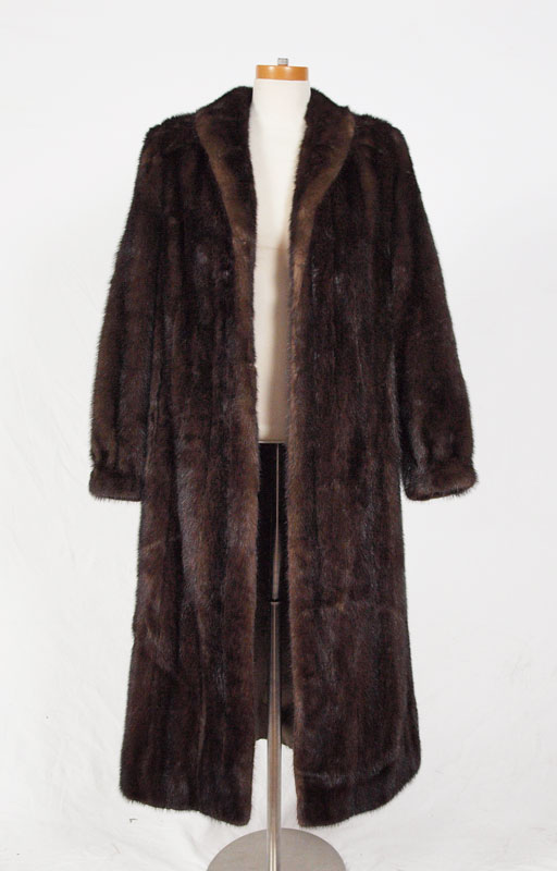 FULL LENGTH MINK COAT: Full length approx