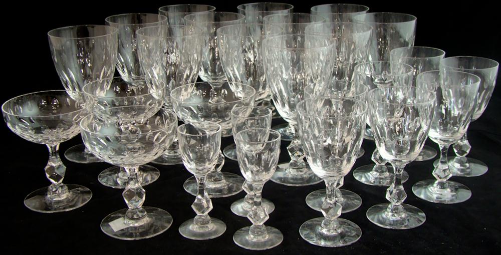 SUITE OF CRYSTAL GLASSWARE With 1472dc