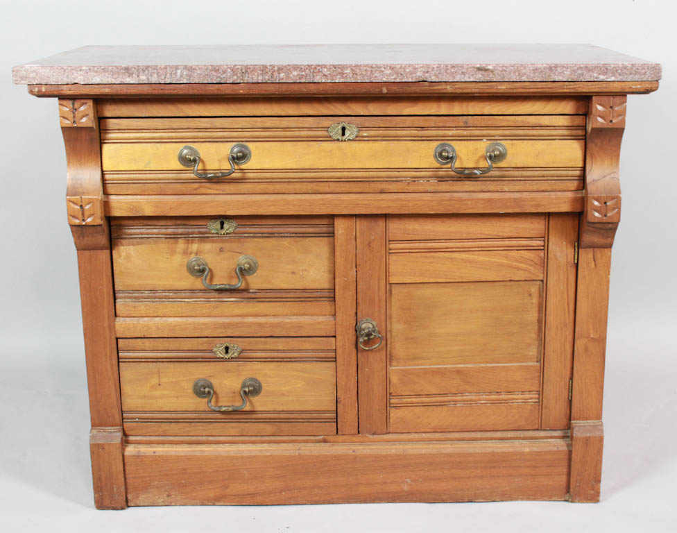 AMERICAN VICTORIAN COMMODE WITH