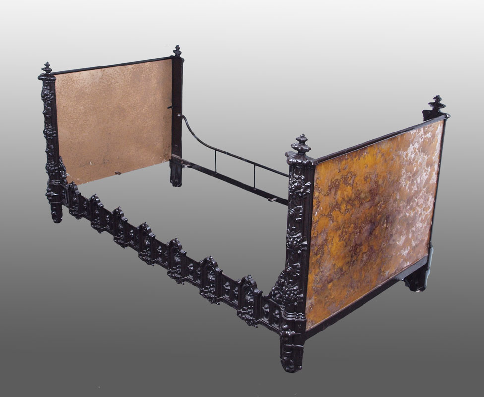 FRENCH CAST IRON DAY BED: Heavy cast