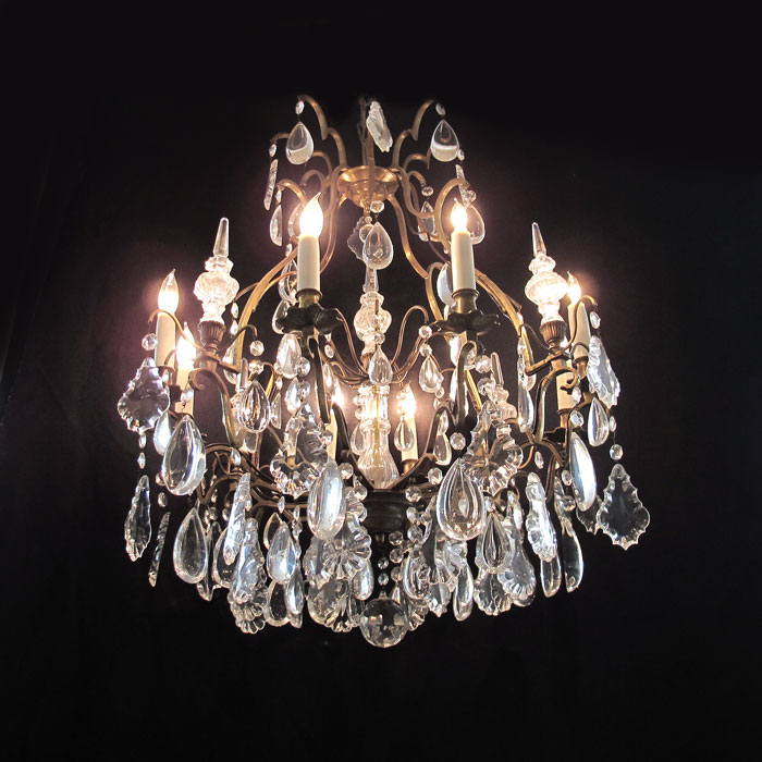 8 LIGHT CRYSTAL & BRASS CHANDELIER: