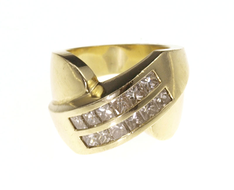 2.03 CTW DIAMOND FASHION RING: