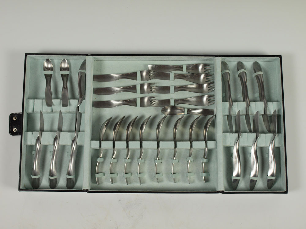 AMBOSS STAINLESS FLATWARE IN PRESENTATION