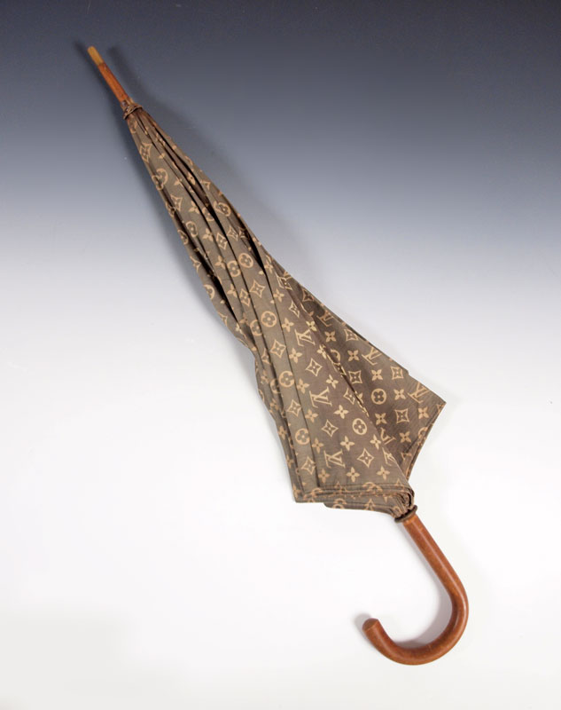 VINTAGE LOUIS VUITTON UMBRELLA  147440