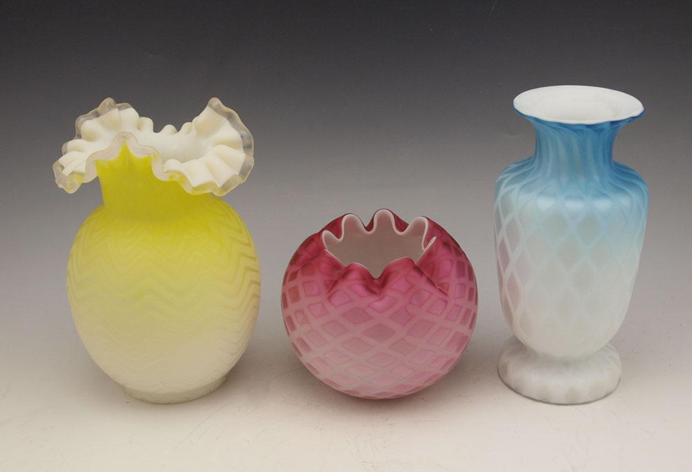 3 SATIN QUILTED ART GLASS VASES: Pink
