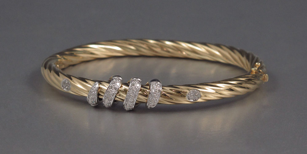 18KT GOLD DIAMOND TWIST BANGLE 14753c