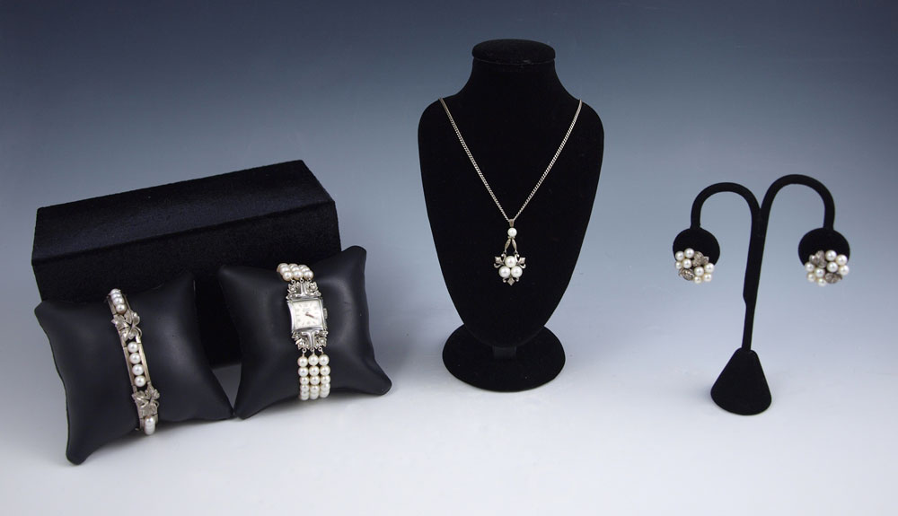 MIKIMOTO PEARL SUITE: 4 piece Mikomoto