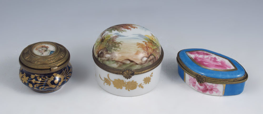 THREE FRENCH PORCELAIN PILL BOXES: