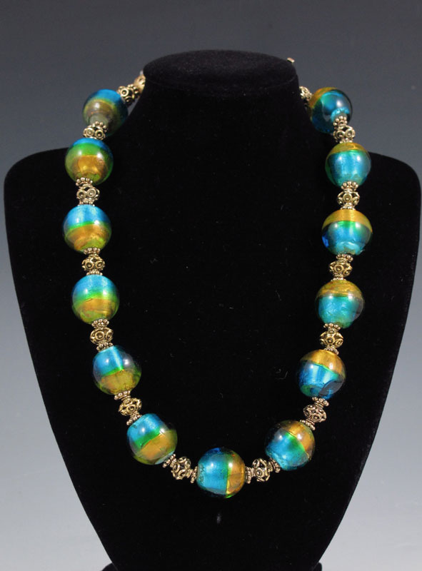 VENETIAN GLASS BEAD NECKLACE: With