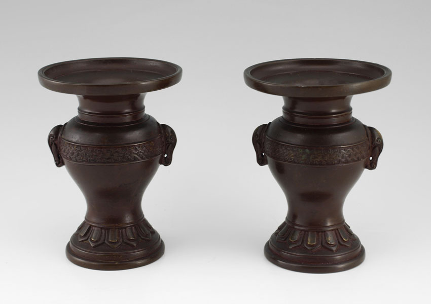 PAIR OF DIMINUTIVE CHINESE BRONZE 14774e