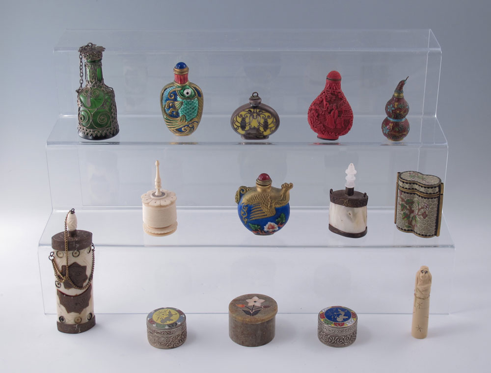 COLLECTION OF SNUFF BOTTLES & COVERED
