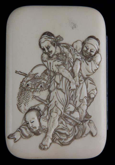 JAPANESE IVORY CARVED CARD CASE 147881