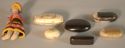 FIVE HORN AND BONE SNUFF BOXES including