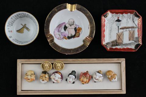 SET OF JAPANESE PORCELAIN BUTTONS